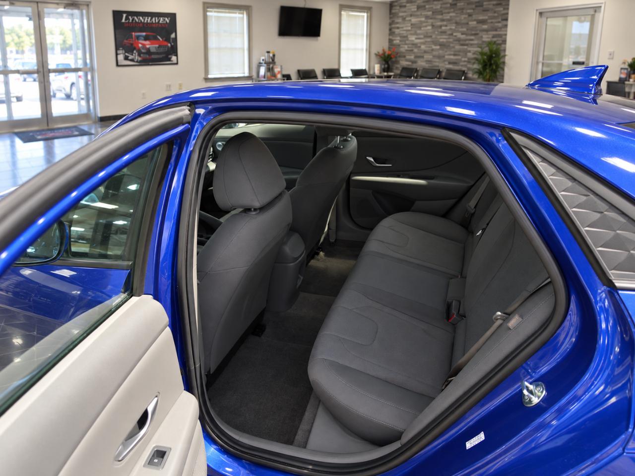 Hyundai Elantra SE 2024