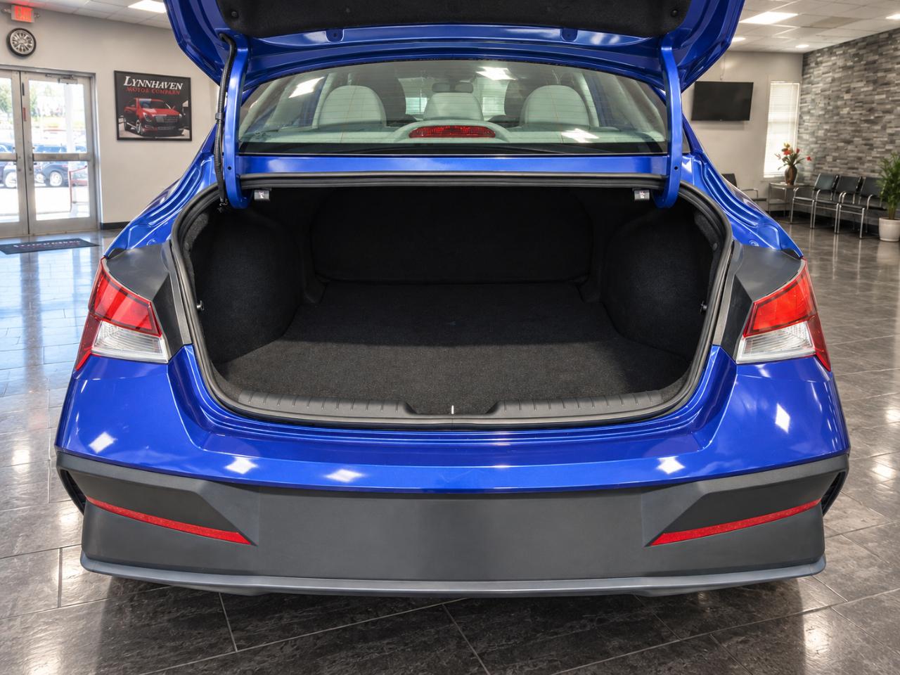 Hyundai Elantra SE 2024