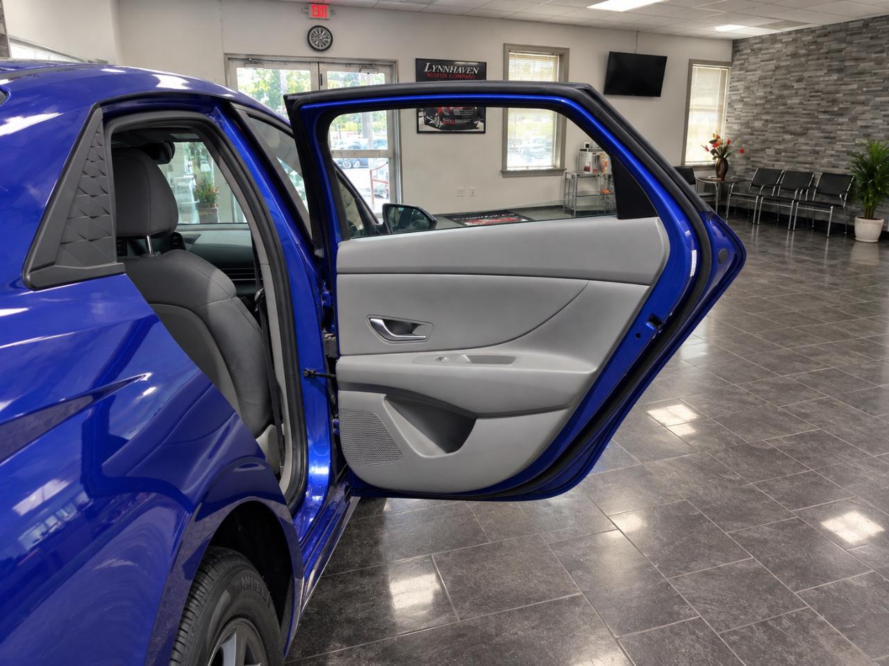 Hyundai Elantra SE 2024