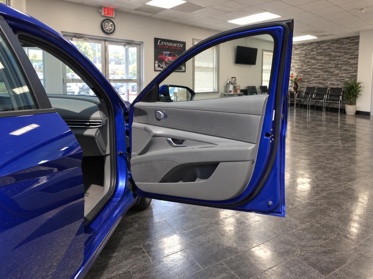 Hyundai Elantra SE 2024