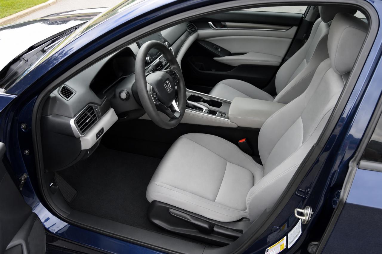 Honda Accord LX sedan AT 2019