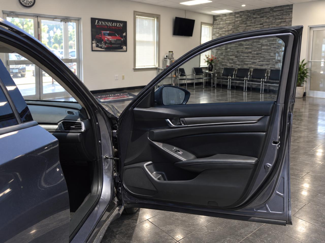 Honda Accord LX sedan AT 2019