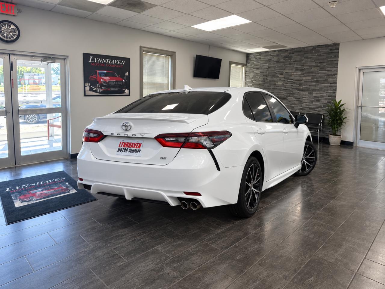 Toyota Camry SE 2021