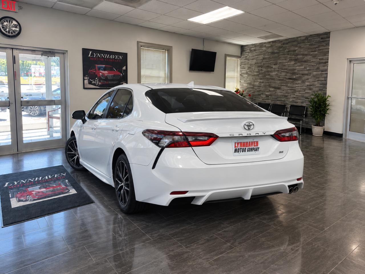 Toyota Camry SE 2021