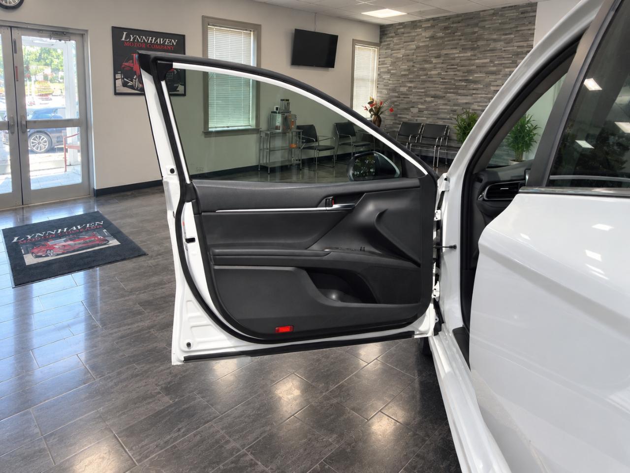 Toyota Camry SE 2021