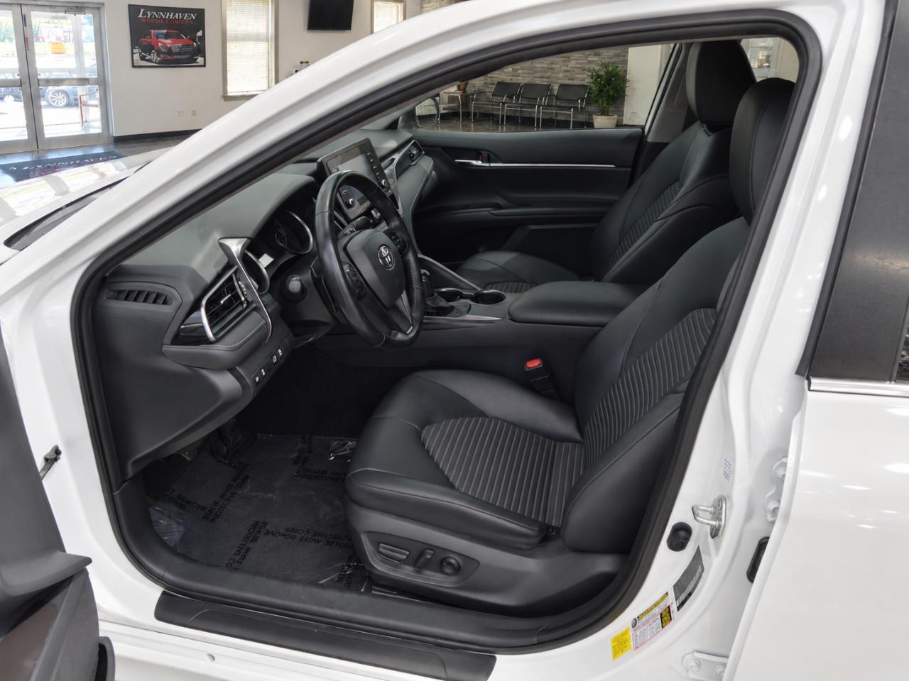 Toyota Camry SE 2021