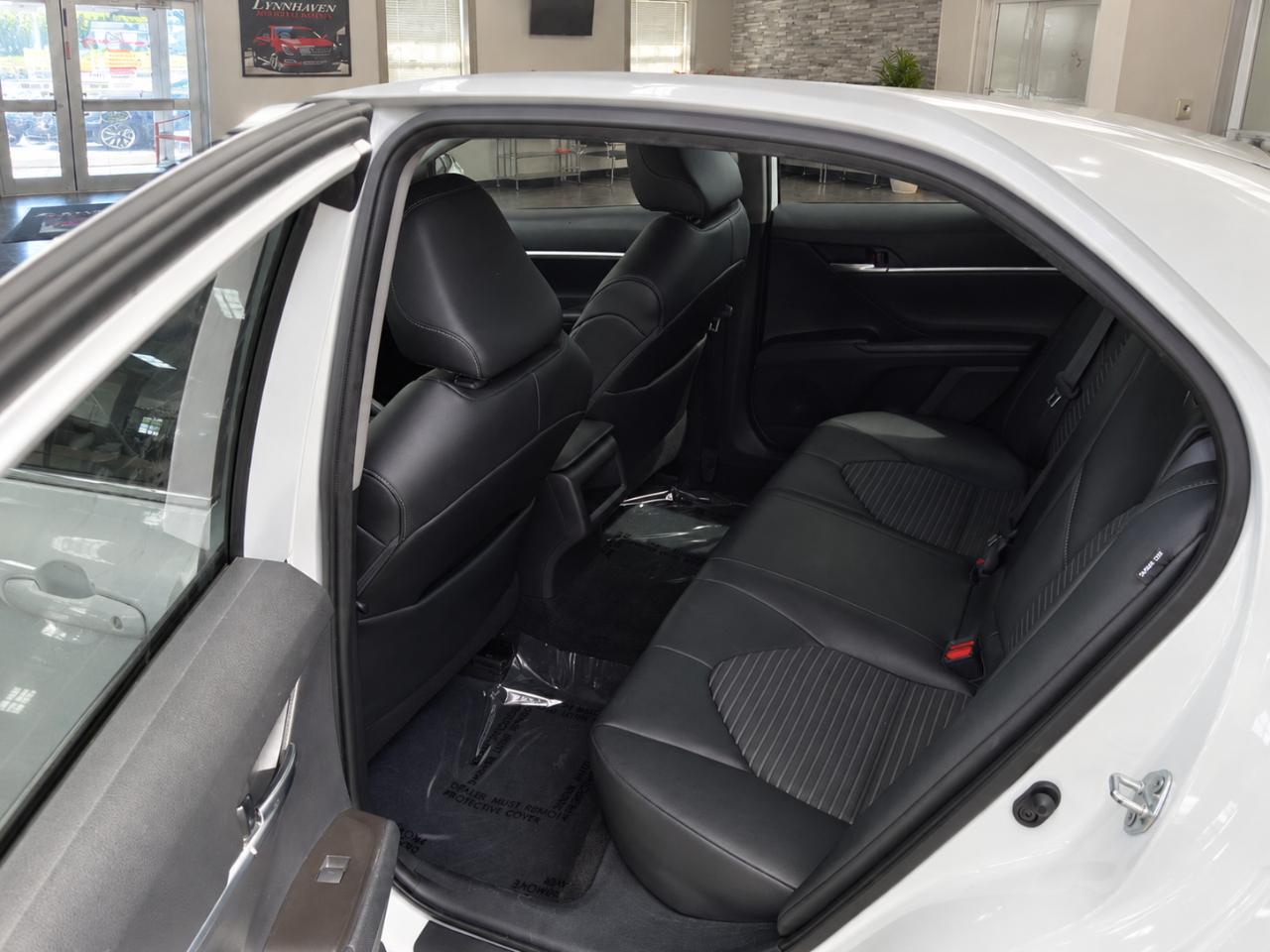 Toyota Camry SE 2021