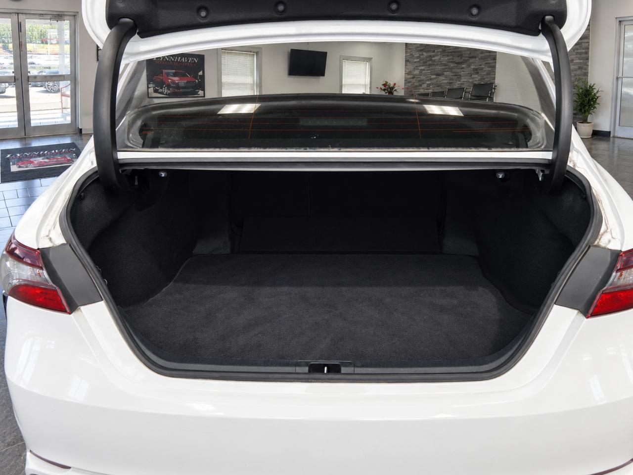 Toyota Camry SE 2021