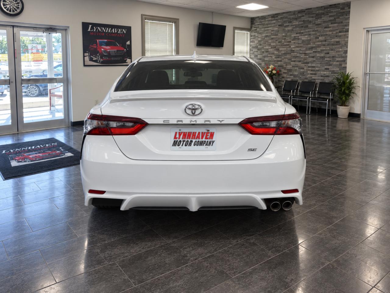 Toyota Camry SE 2021