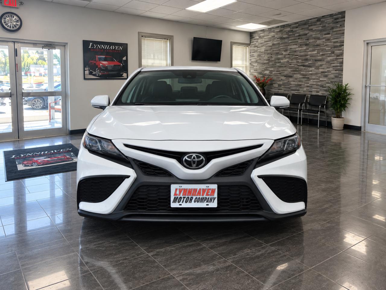 Toyota Camry SE 2021