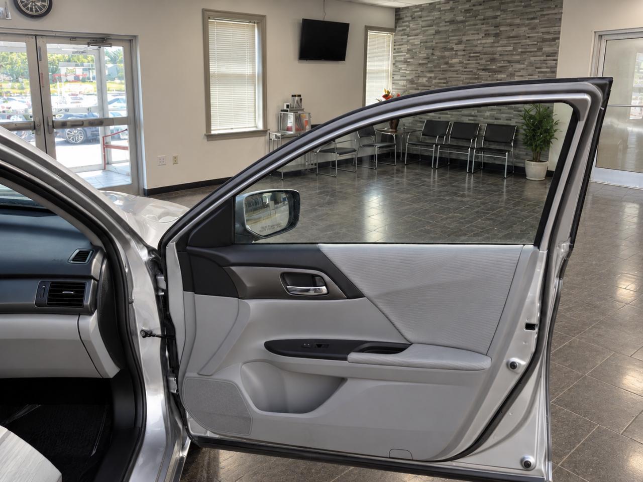 Honda Accord LX sedan AT 2015