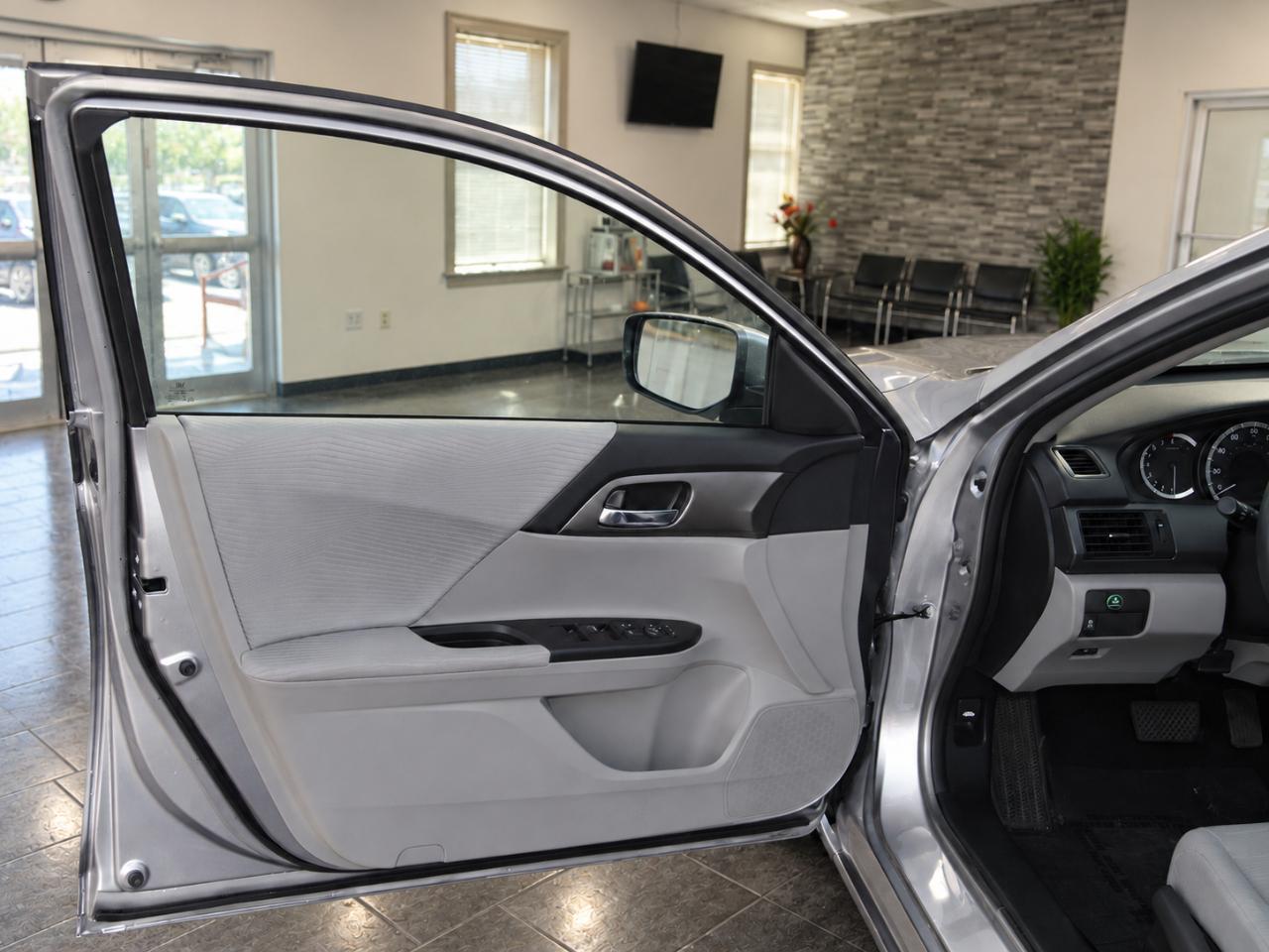 Honda Accord LX sedan AT 2015