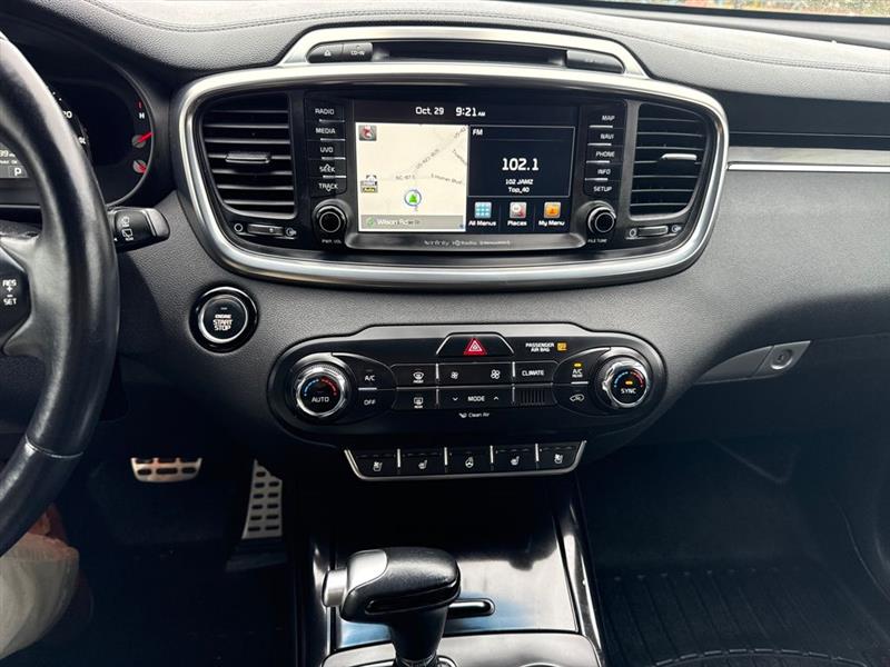 Kia Sorento Limited V6 2WD 2017 Kia Sorento Limited V6 2WD 2017