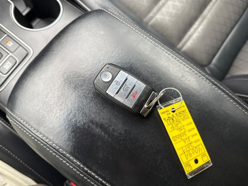 Kia Sorento Limited V6 2WD 2017 Kia Sorento Limited V6 2WD 2017