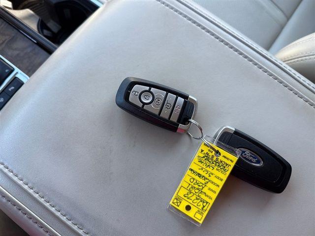 Ford Expedition Platinum 4WD 2021