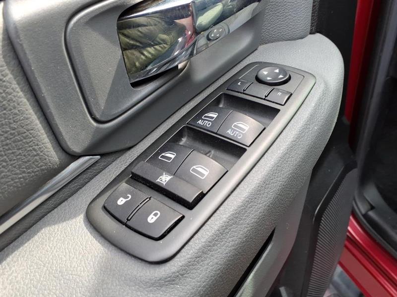 RAM 1500 SLT Crew Cab SWB 4WD 2013