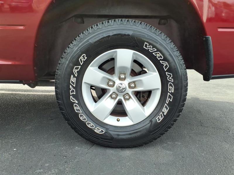 RAM 1500 SLT Crew Cab SWB 4WD 2013