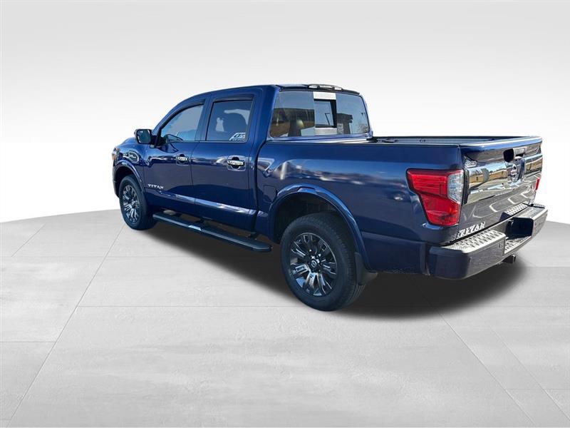 Nissan Titan Platinum Reserve Crew Cab 4WD 2017