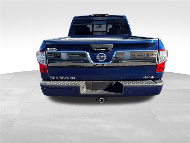 Nissan Titan Platinum Reserve Crew Cab 4WD 2017