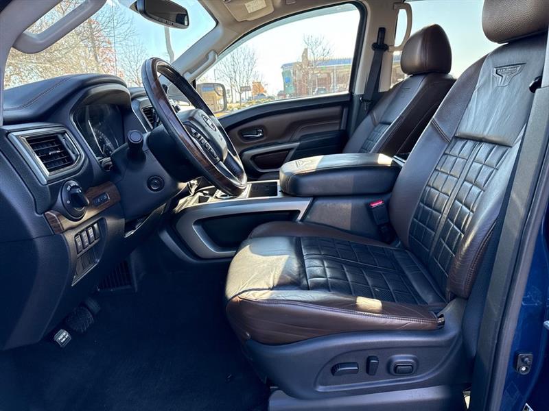 Nissan Titan Platinum Reserve Crew Cab 4WD 2017