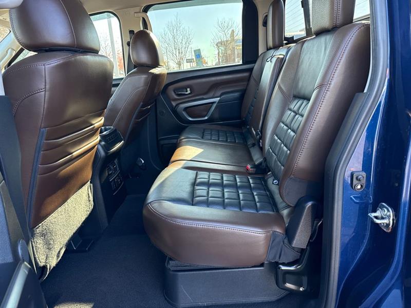 Nissan Titan Platinum Reserve Crew Cab 4WD 2017