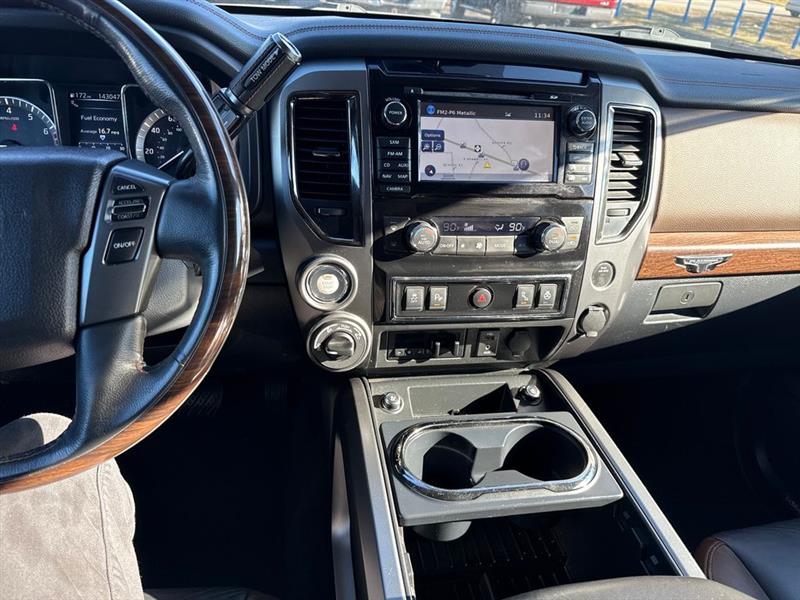 Nissan Titan Platinum Reserve Crew Cab 4WD 2017