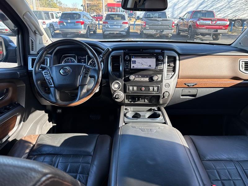 Nissan Titan Platinum Reserve Crew Cab 4WD 2017