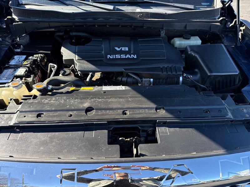 Nissan Titan Platinum Reserve Crew Cab 4WD 2017