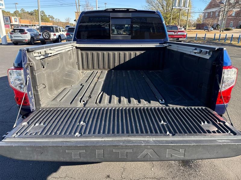 Nissan Titan Platinum Reserve Crew Cab 4WD 2017