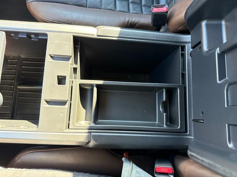 Nissan Titan Platinum Reserve Crew Cab 4WD 2017