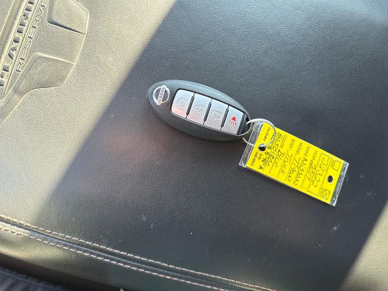 Nissan Titan Platinum Reserve Crew Cab 4WD 2017