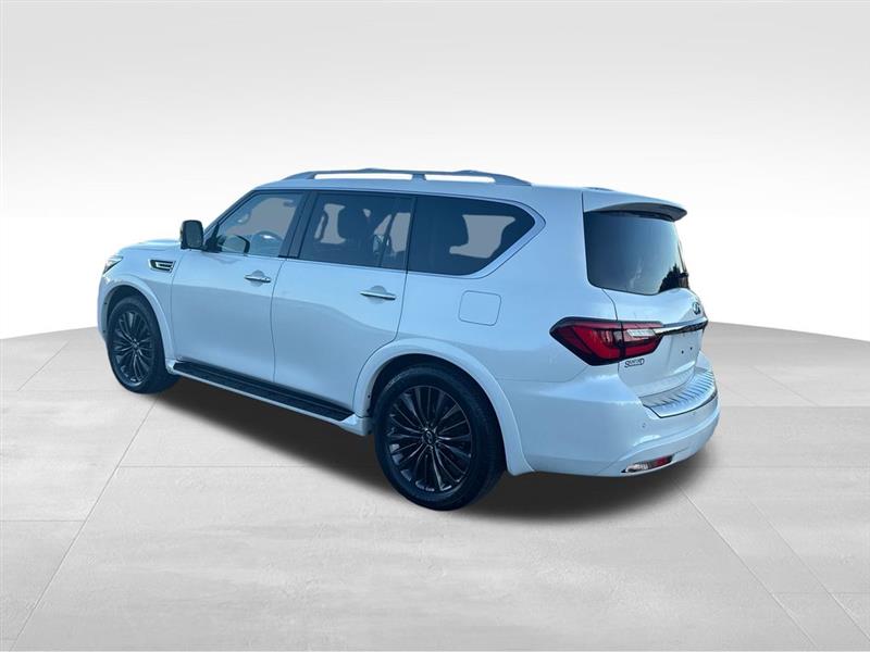 Infiniti QX80 LUXE 2021