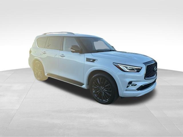 Infiniti QX80 LUXE 2021
