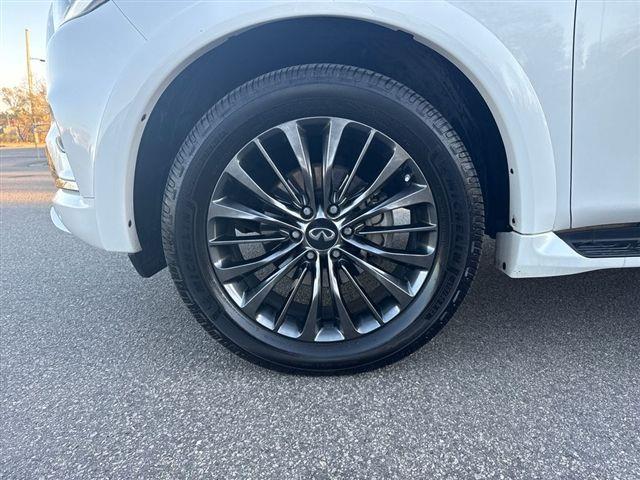 Infiniti QX80 LUXE 2021