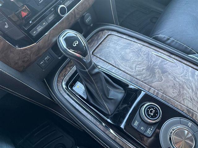 Infiniti QX80 LUXE 2021