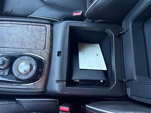 Infiniti QX80 LUXE 2021