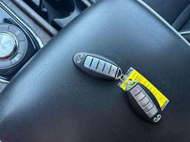 Infiniti QX80 LUXE 2021