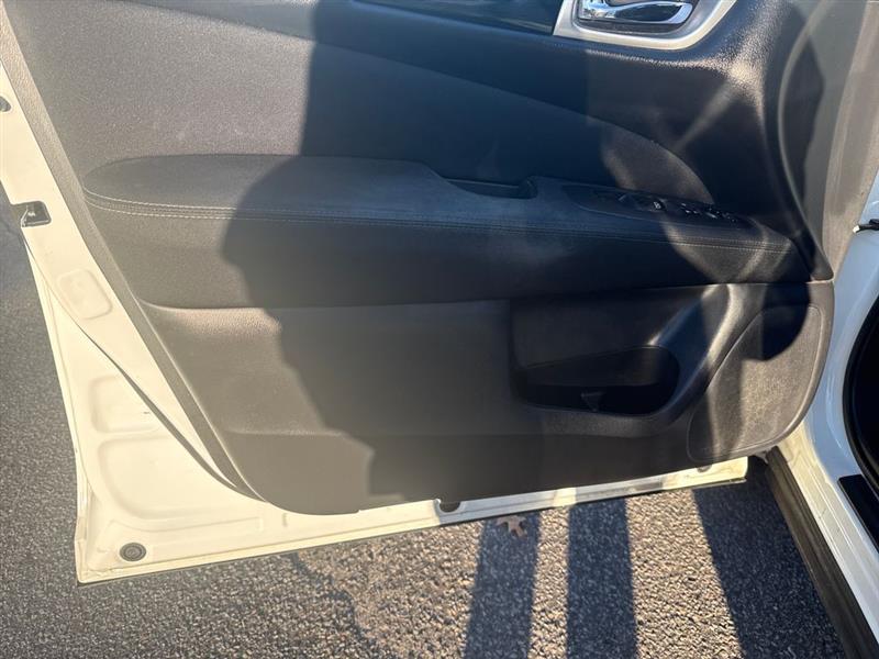 Nissan Pathfinder SV 4WD 2017