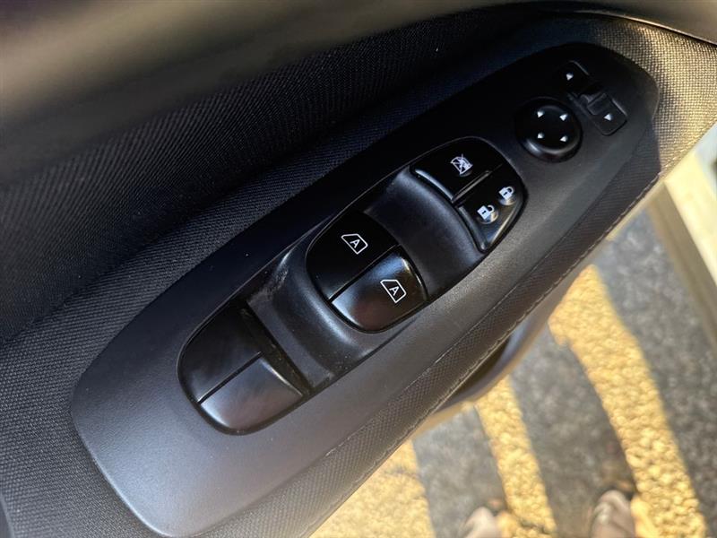 Nissan Pathfinder SV 4WD 2017