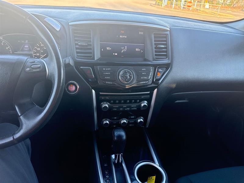 Nissan Pathfinder SV 4WD 2017