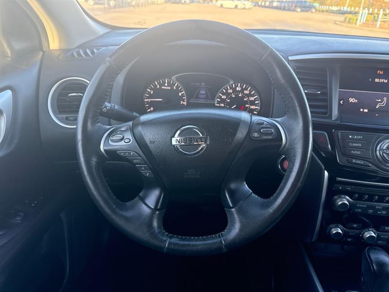 Nissan Pathfinder SV 4WD 2017