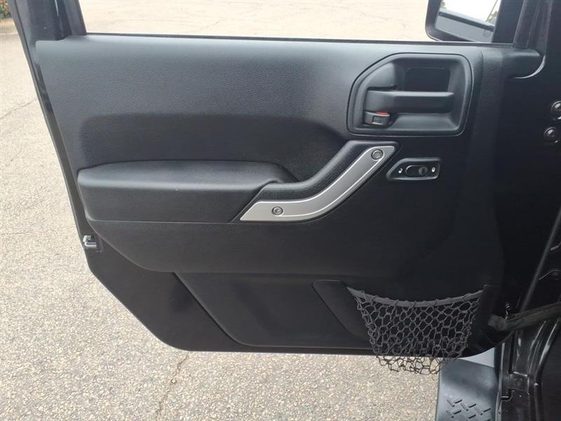 Jeep Wrangler Unlimited Sahara 4WD 2014