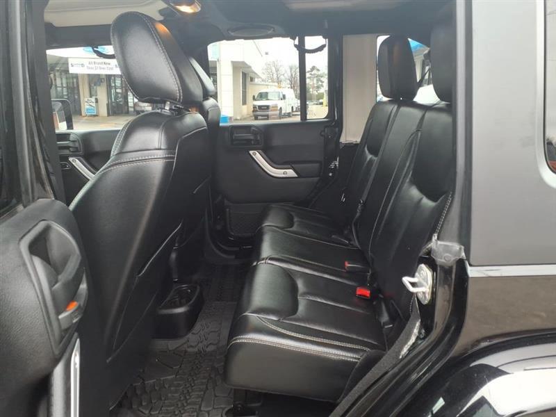 Jeep Wrangler Unlimited Sahara 4WD 2014