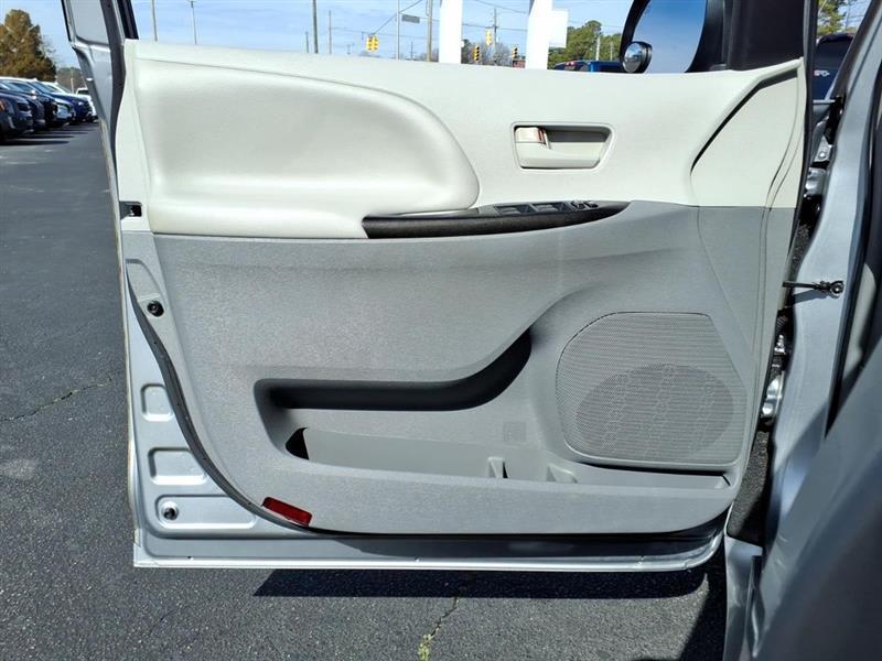 Toyota Sienna LE FWD 8-Passenger V6 2014