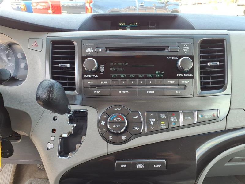 Toyota Sienna LE FWD 8-Passenger V6 2014