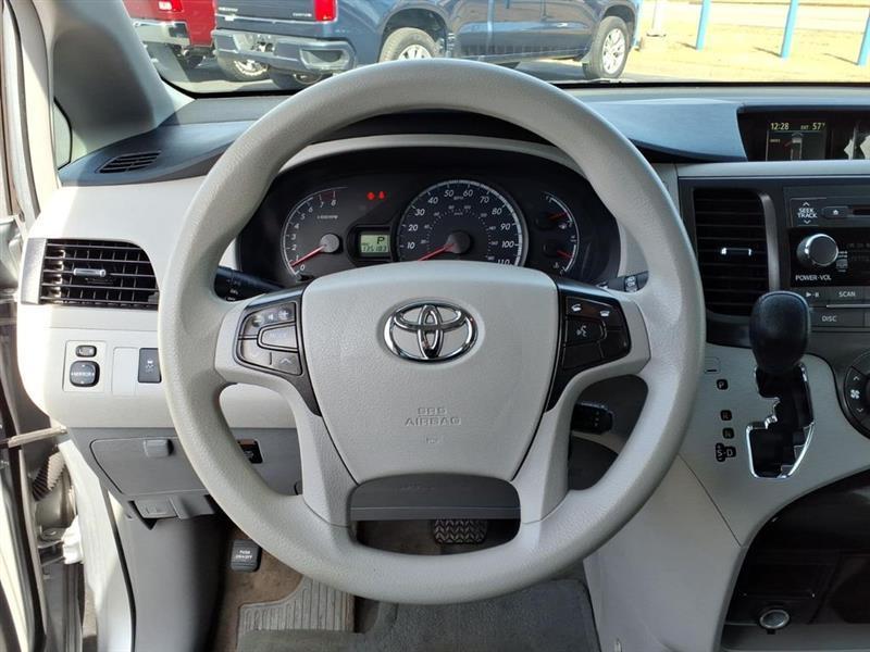 Toyota Sienna LE FWD 8-Passenger V6 2014