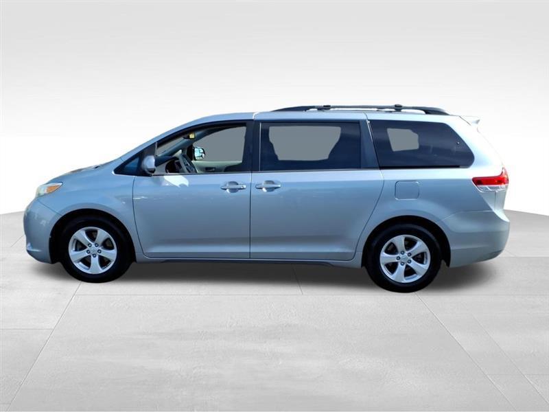 Toyota Sienna LE FWD 8-Passenger V6 2014