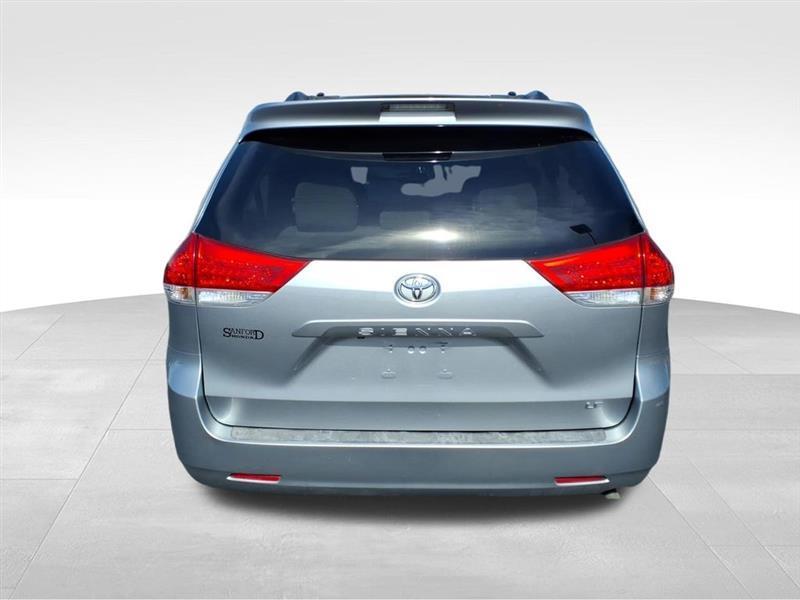 Toyota Sienna LE FWD 8-Passenger V6 2014