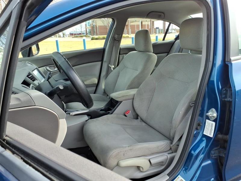 Honda Civic LX Sedan 5-Speed AT 2012
