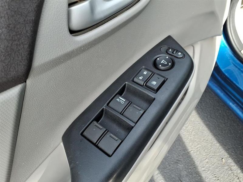 Honda Civic LX Sedan 5-Speed AT 2012